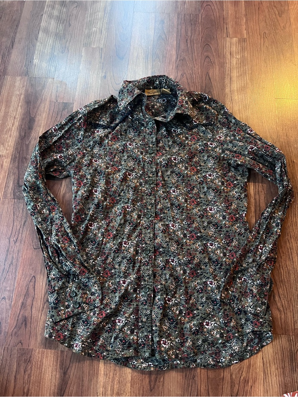 Wrangler Floral Button Up Shirt Women’s Small Western Pom Pom Trim